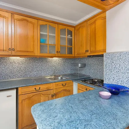 Family Argo 2* 바르나